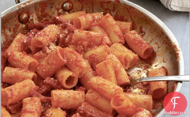 Rigatoni With Spicy Salami And Tomato