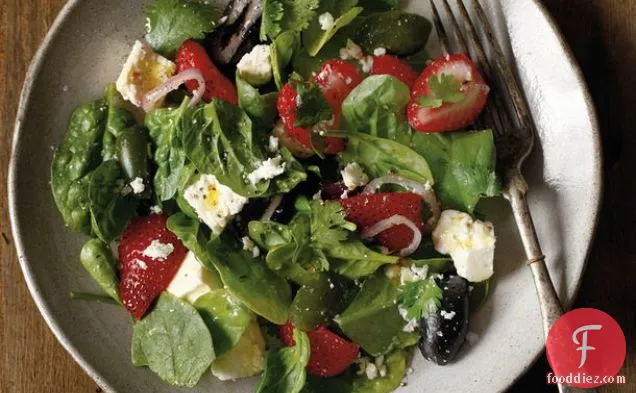 'डि ब्रूनो ब्रदर्स हाउस ऑफ चीज़' से सेरिग्नोला जैतून और स्ट्रॉबेरी के साथ मसालेदार फेटा