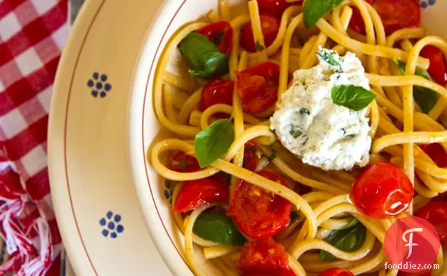 Pasta With Cherry Tomatoes and Herbed Ricotta