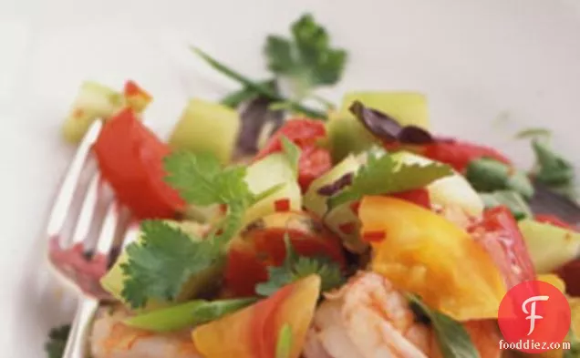 थाई शैली का टमाटर और झींगा सलाद