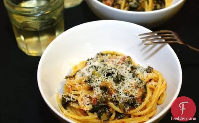 Meat Lite: Spaghetti With Tomato-braised Kale