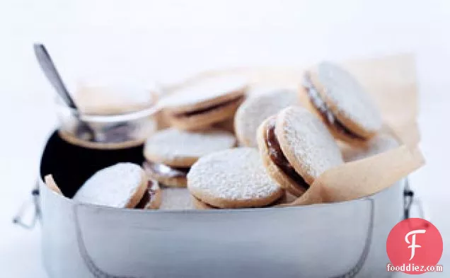 Butter Cookies with Dulce de Leche