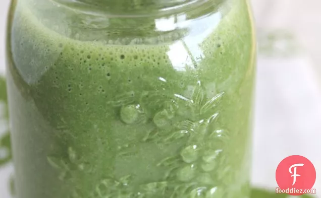 Spinach Kale + Pear Smoothie