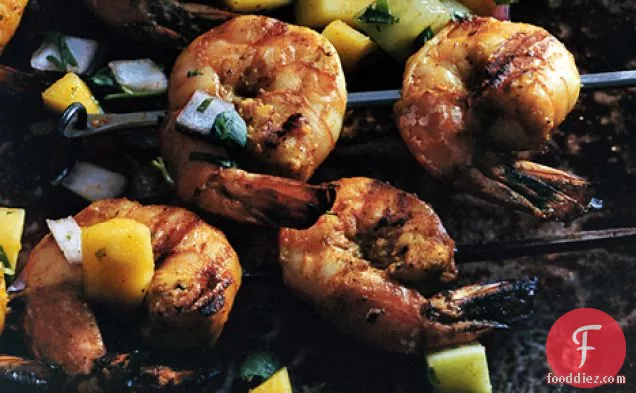 ताजा आम की चटनी के साथ झींगा टिक्का