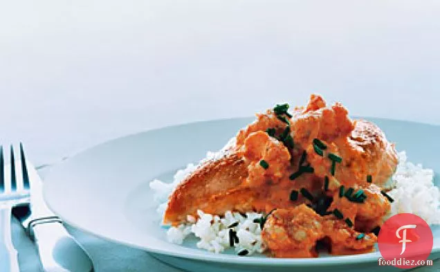 रॉक-झींगा सॉस के साथ चिकन स्तन