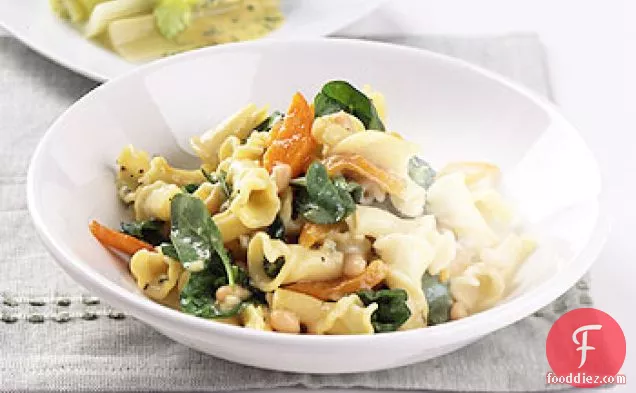 सेम और मिर्च के साथ तीन तरह से लहसुन पास्ता