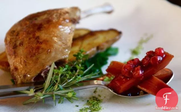 मीठी इमली के अचार के साथ धीमी गति से पका हुआ बत्तख का पैर