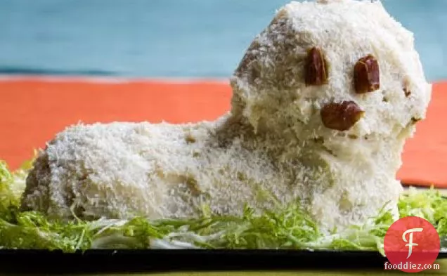 ईस्टर भंवर भेड़ का बच्चा केक। शाकाहारी परिवार