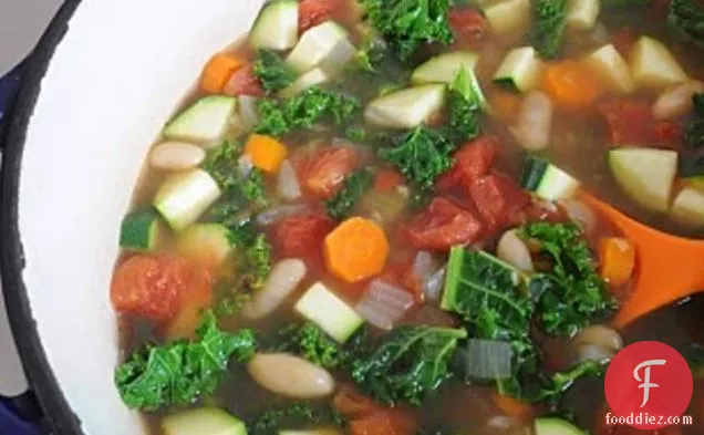 सब्जी और काले सूप