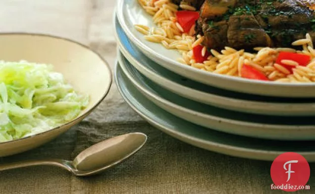 ग्रील्ड अजवायन - नींबू भेड़ का बच्चा ओर्ज़ो के साथ चॉप करता है