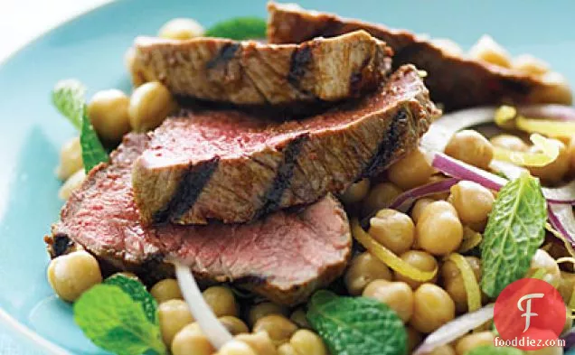 नींबू टकसाल छोले सलाद के साथ हरीसा भेड़ का बच्चा