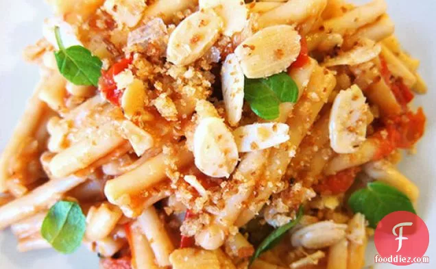 Sicilian Pasta With Swordfish, Fennel, Mint, and Bread Crumbs
