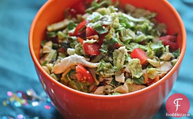 कोब सलाद-प्रेरित ब्रसेल्स नींबू विनैग्रेट के साथ अंकुरित होते हैं