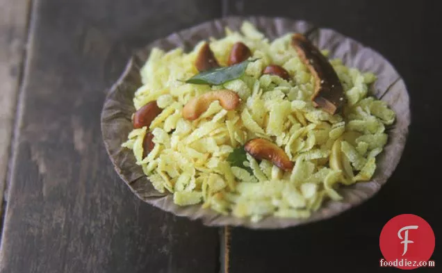 Poha Chivda (Indian Flattened Rice Snack)