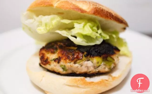 Turkey-Ricotta Burgers With Leeks and Dill