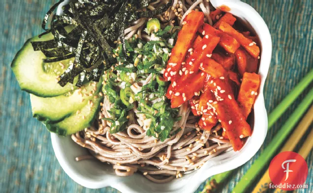 कोल्ड कोरियन बकव्हीट नूडल्स रेसिपी