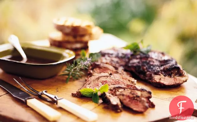 मेमने का बारबेक्यू किया हुआ पैर