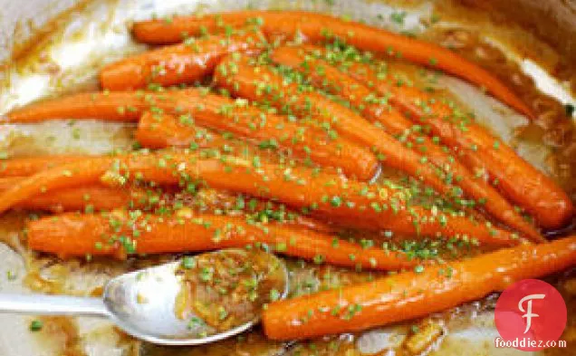 मुरब्बा के साथ भुना हुआ बच्चा गाजर