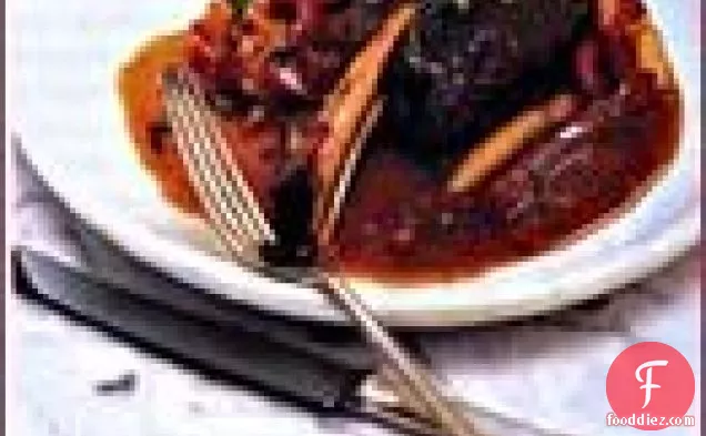 मिर्च और लहसुन के साथ ब्रेज़्ड भेड़ का बच्चा