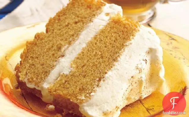 अदरक-क्रीम भरने के साथ कद्दू एंजेल फूड केक