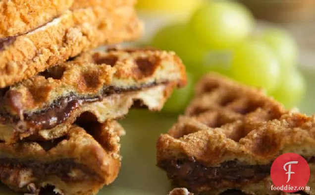 भरवां दालचीनी फ्रेंच टोस्ट वफ़ल सैंडविच