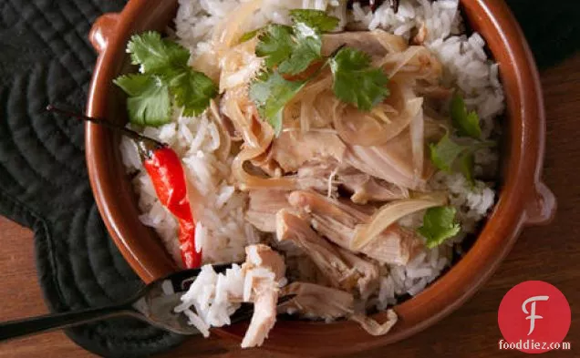 चिकन और अदरक मिट्टी के बर्तन