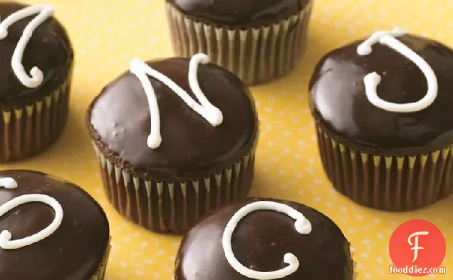 Monogrammed Cream-Filled Cupcakes