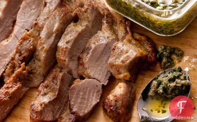 साल्सा वर्डे के साथ पोर्क टेंडरलॉइन