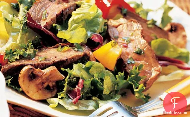 Grilled Garlic Steak Salad
