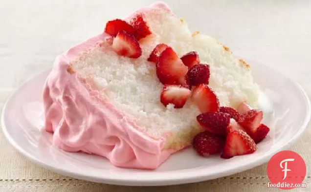 स्ट्रॉबेरी क्रीम एंजेल केक
