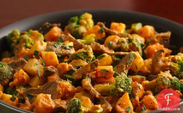 Beef and Potato Skillet Dinner with Roasted Red Pepper Sauce