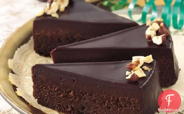 चॉकलेट-घुटा हुआ ठगना केक
