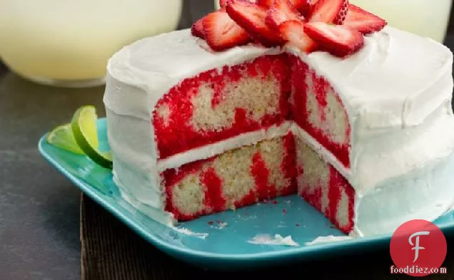स्ट्रॉबेरी-लाइम डाइक्विरी पोक केक