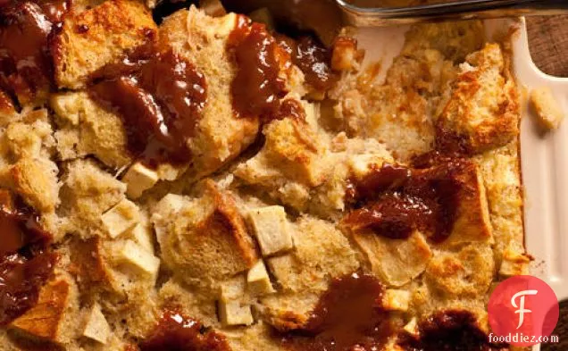 कारमेल, सेब, और दालचीनी नाश्ता पुलाव