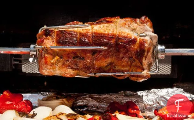 मिर्च और प्याज के साथ क्यूबन रोटिसरी पोर्क लोई