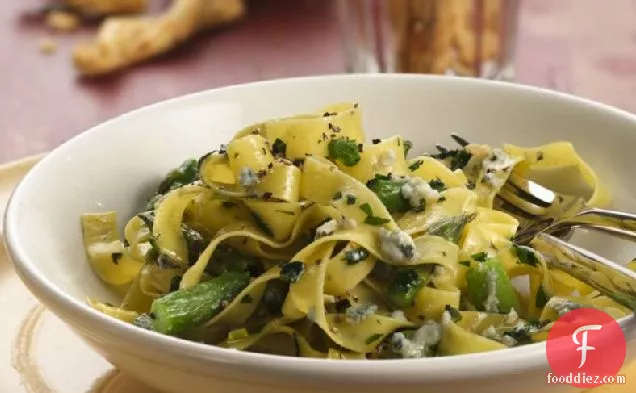 Tagliatelle Pasta with Asparagus and Gorgonzola Sauce