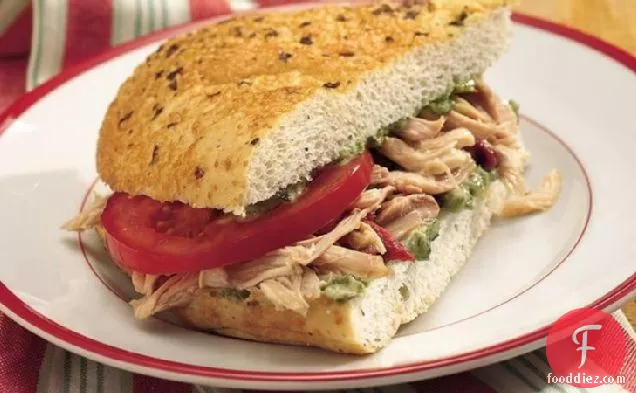 धीमी कुकर टस्कन शैली चिकन सैंडविच
