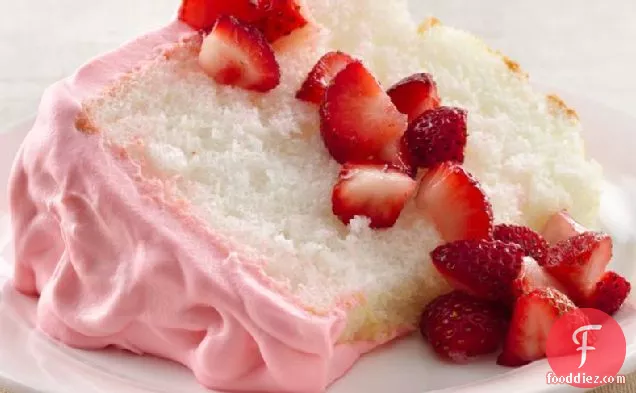स्ट्रॉबेरी क्रीम एंजेल केक