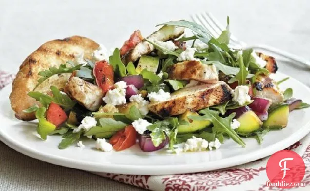 ग्रील्ड चिकन और सब्जी सलाद