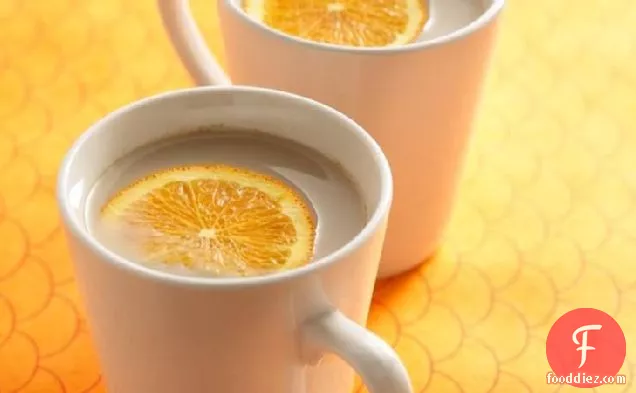 नारंगी-अदरक हरी चाय लट्टे