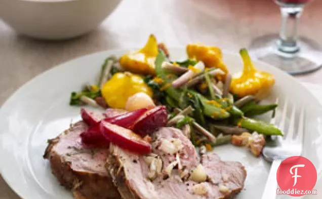 मोती प्याज और बेर की चटनी के साथ मेमने का ग्रिल्ड लेग