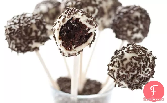 Black-and-White Brownie Pops