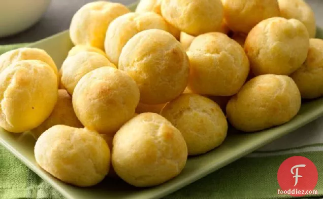 मारिनारा के साथ परमेसन पफ