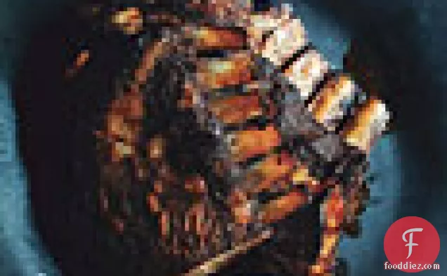 पनीर ग्रिट्स के साथ टेक्स-मेक्स भुना हुआ भेड़ का बच्चा पसलियों