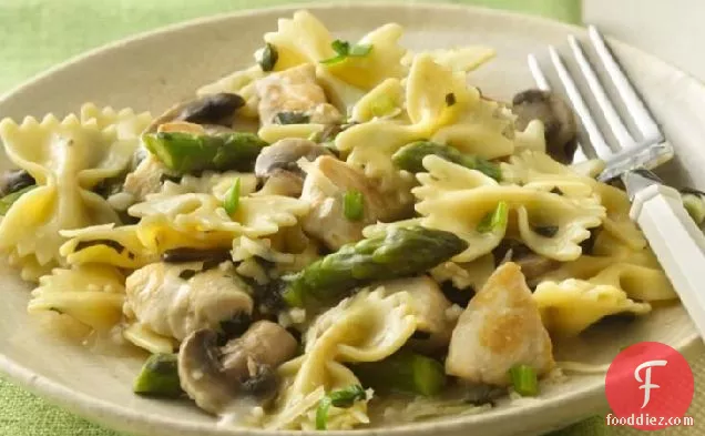 Bow-Ties with Chicken and Asparagus