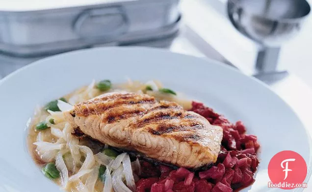 प्याज और रूबर्ब के साथ डिस्पिरिटो का तला हुआ सामन