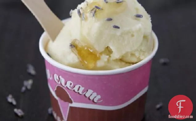 हनी-लैवेंडर आइसक्रीम