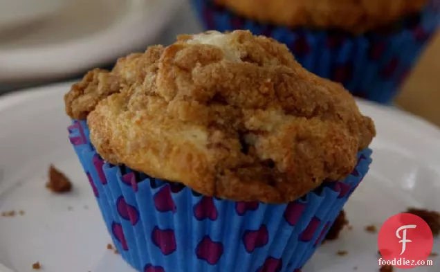 Streusel Topped Apple Cinnamon Muffins