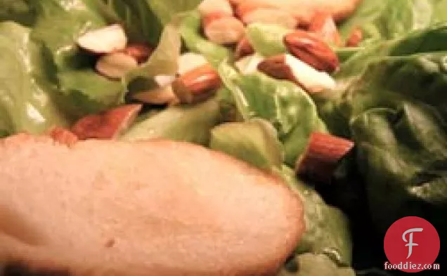 डिनर टुनाइट: टोस्टेड बादाम और अदरक क्राउटन के साथ बोस्टन लेट्यूस