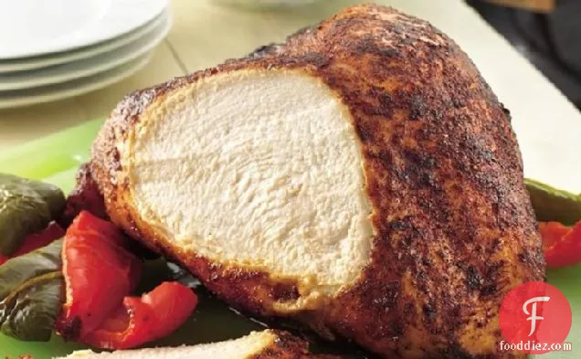 मिर्च जीरा रगड़ के साथ ग्रील्ड टर्की स्तन